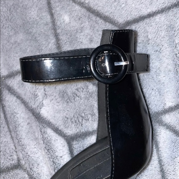 Heels - Picture 4 of 4